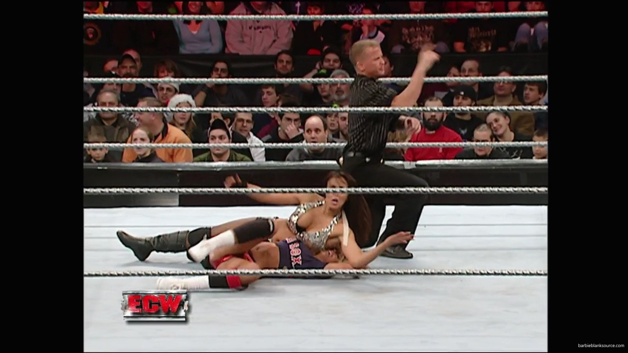 WWE_ECW_12_11_07_Kelly_vs_Layla_Victoria_mp42618.jpg