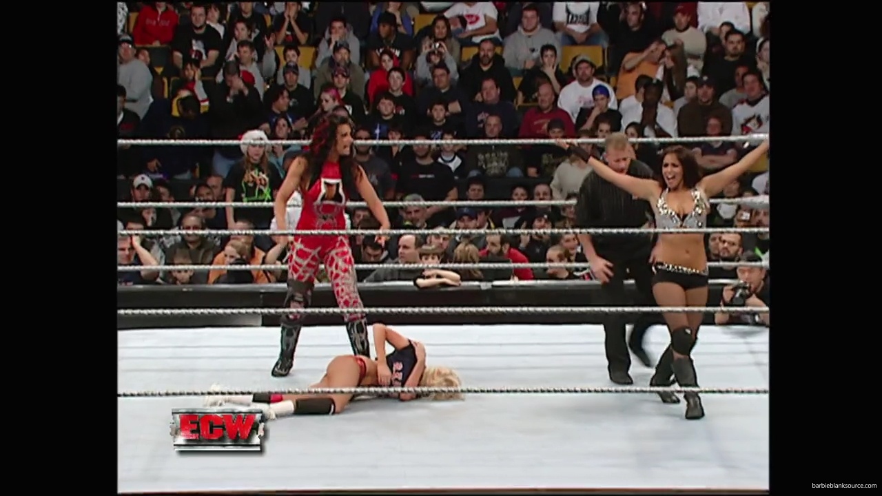 WWE_ECW_12_11_07_Kelly_vs_Layla_Victoria_mp42626.jpg