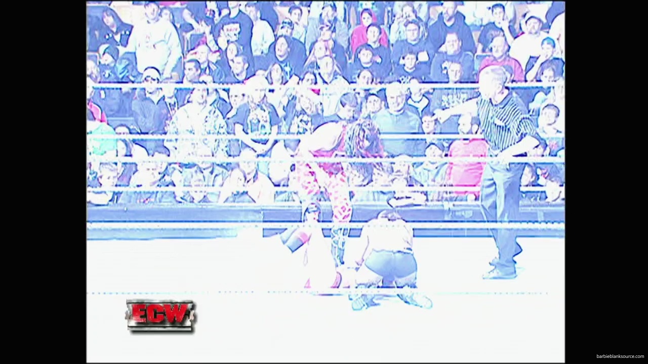 WWE_ECW_12_11_07_Kelly_vs_Layla_Victoria_mp42631.jpg