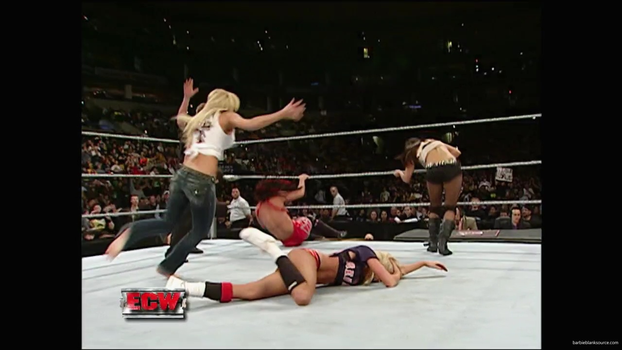 WWE_ECW_12_11_07_Kelly_vs_Layla_Victoria_mp42634.jpg