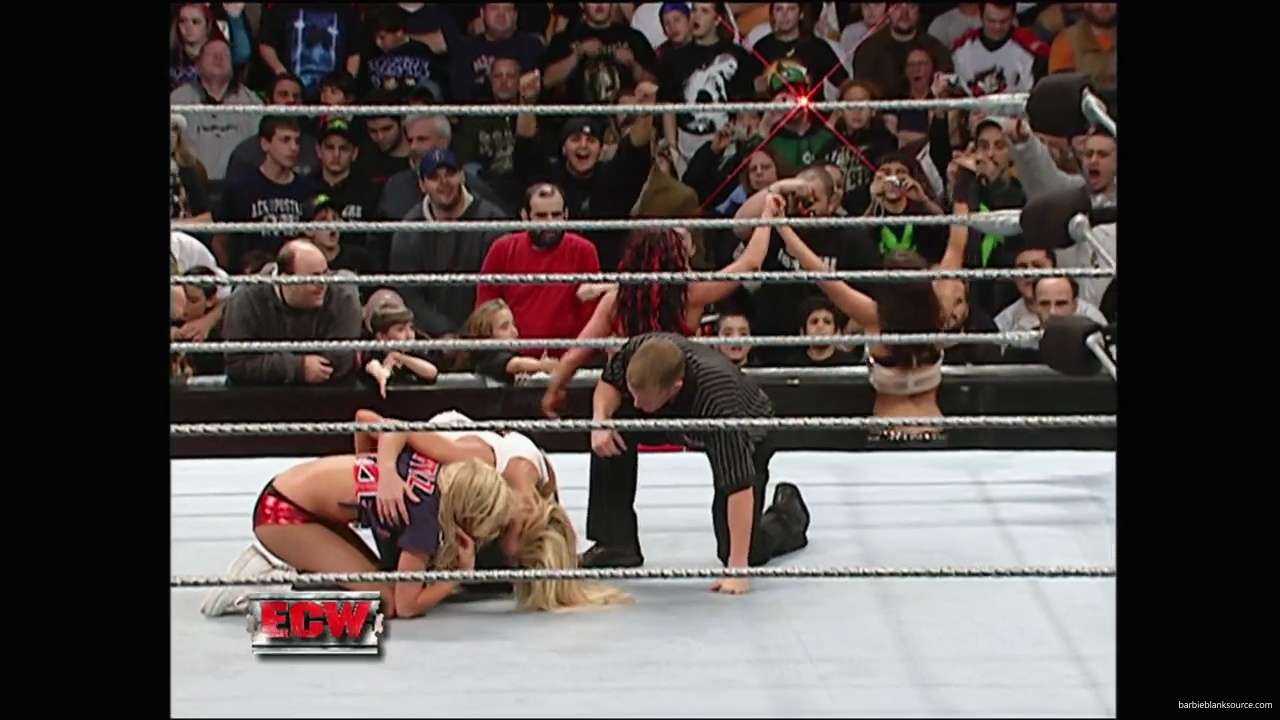 WWE_ECW_12_11_07_Kelly_vs_Layla_Victoria_mp42653.jpg