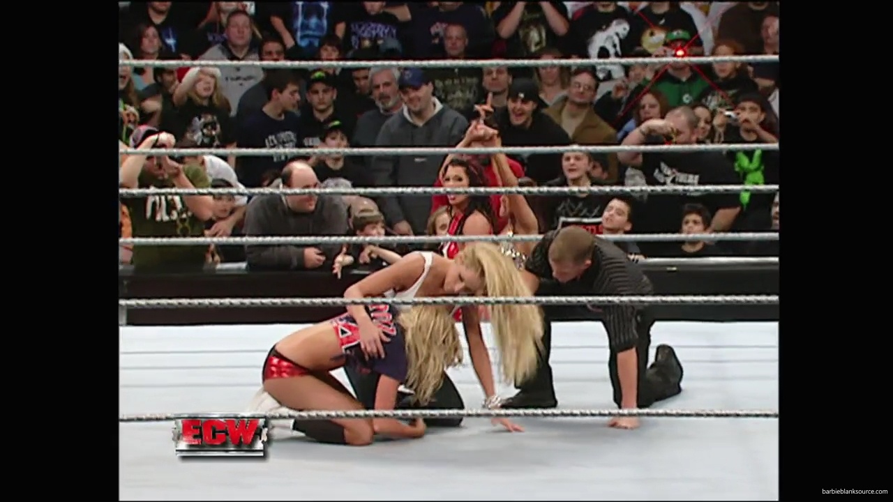 WWE_ECW_12_11_07_Kelly_vs_Layla_Victoria_mp42654.jpg