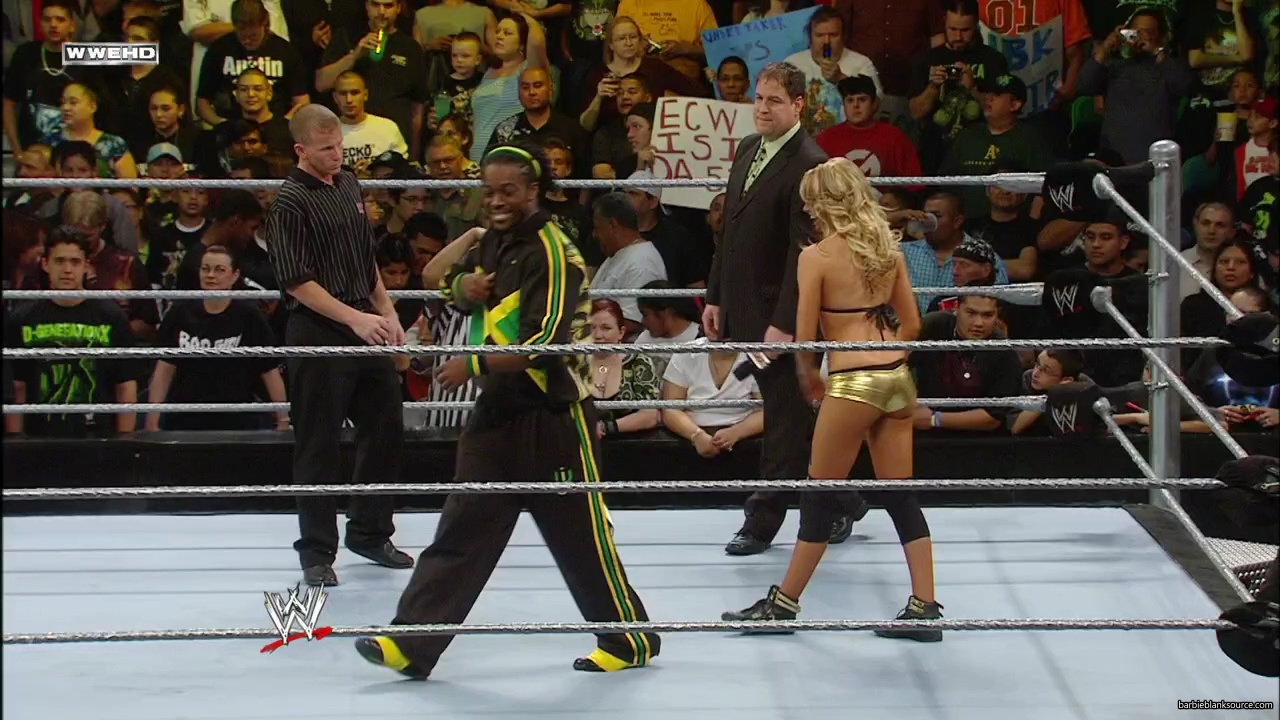 WWE_ECW_02_26_08_Kelly_Kofi_vs_Layla_Santino_mp42051.jpg