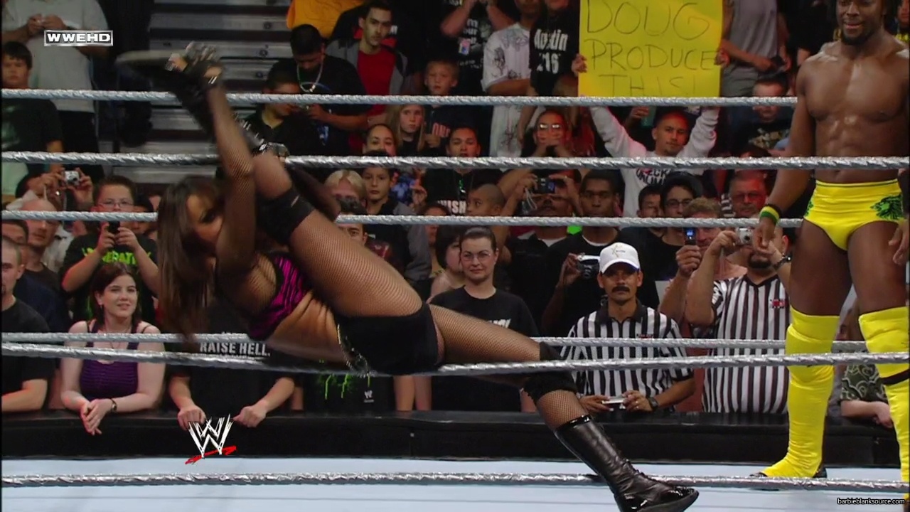 WWE_ECW_02_26_08_Kelly_Kofi_vs_Layla_Santino_mp42110.jpg