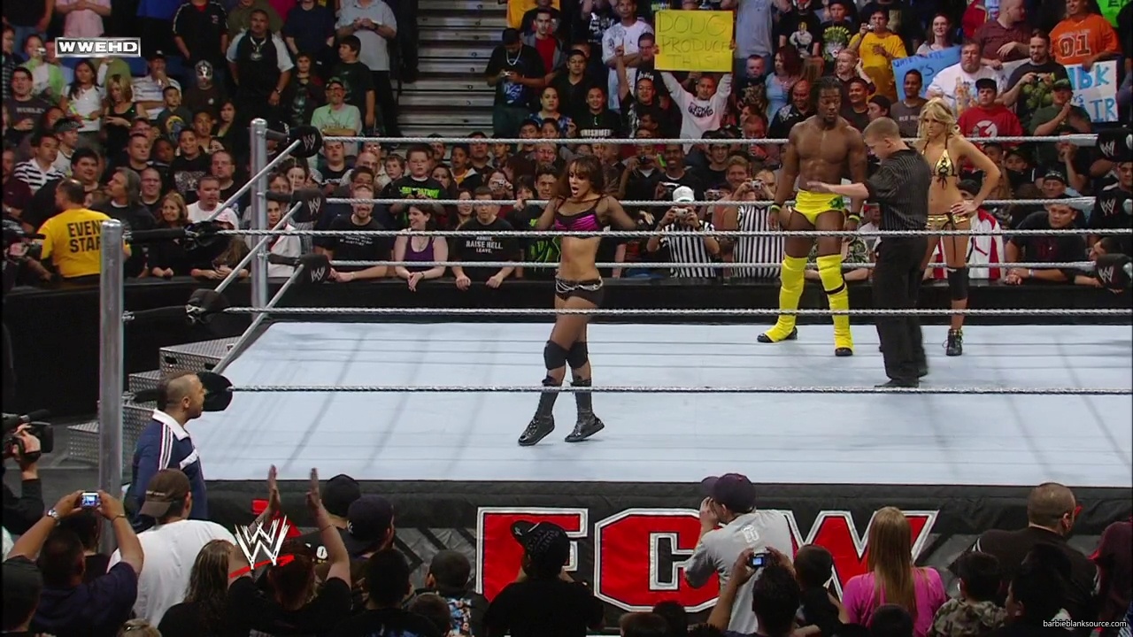 WWE_ECW_02_26_08_Kelly_Kofi_vs_Layla_Santino_mp42114.jpg
