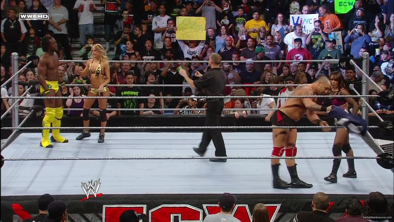 WWE_ECW_02_26_08_Kelly_Kofi_vs_Layla_Santino_mp42140.jpg