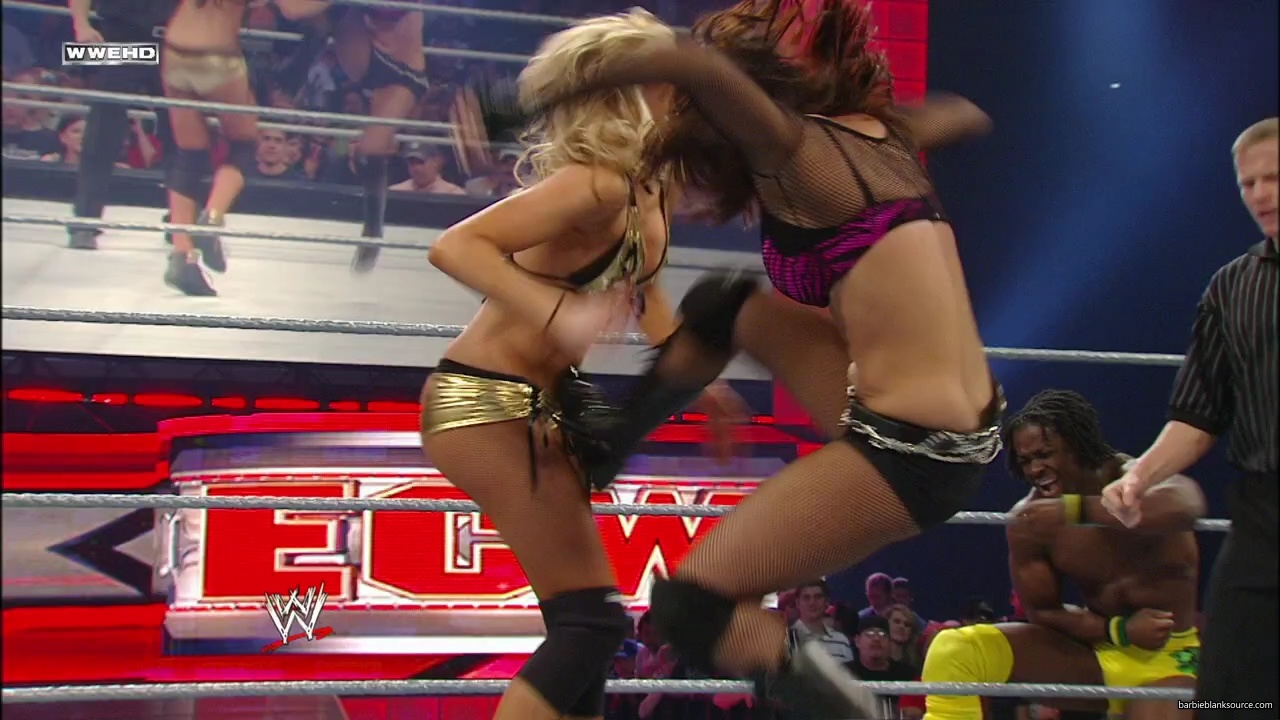 WWE_ECW_02_26_08_Kelly_Kofi_vs_Layla_Santino_mp42347.jpg