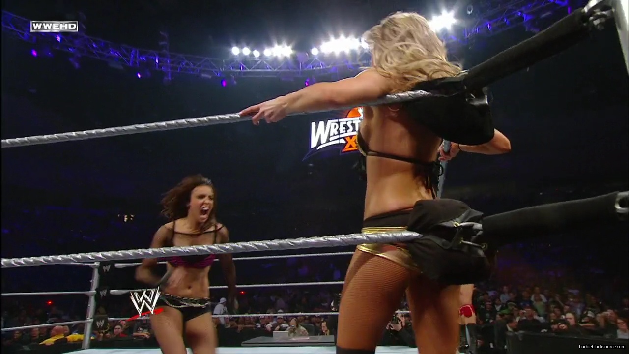 WWE_ECW_02_26_08_Kelly_Kofi_vs_Layla_Santino_mp42352.jpg