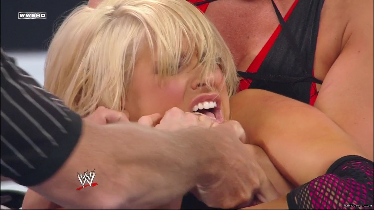 WWE_ECW_06_10_08_Kelly_vs_Victoria_mp40472.jpg