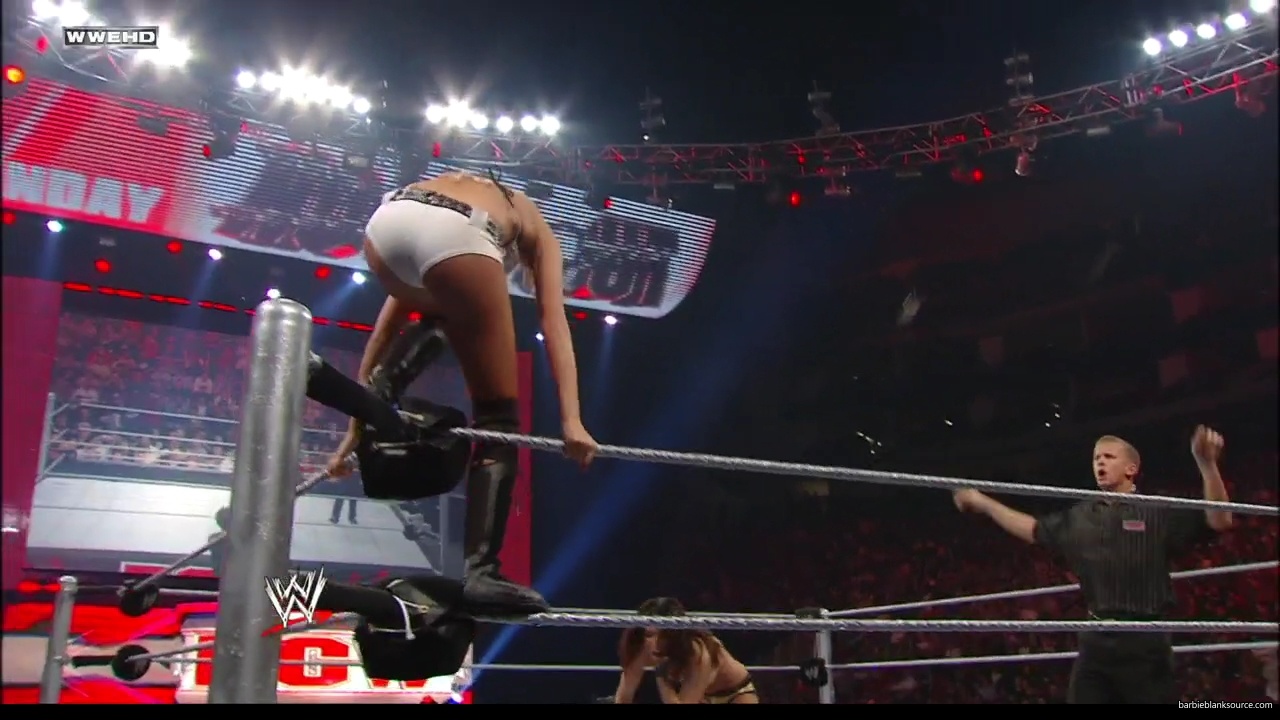 WWE_ECW_02_12_08_Kelly_vs_Layla_mp41852.jpg