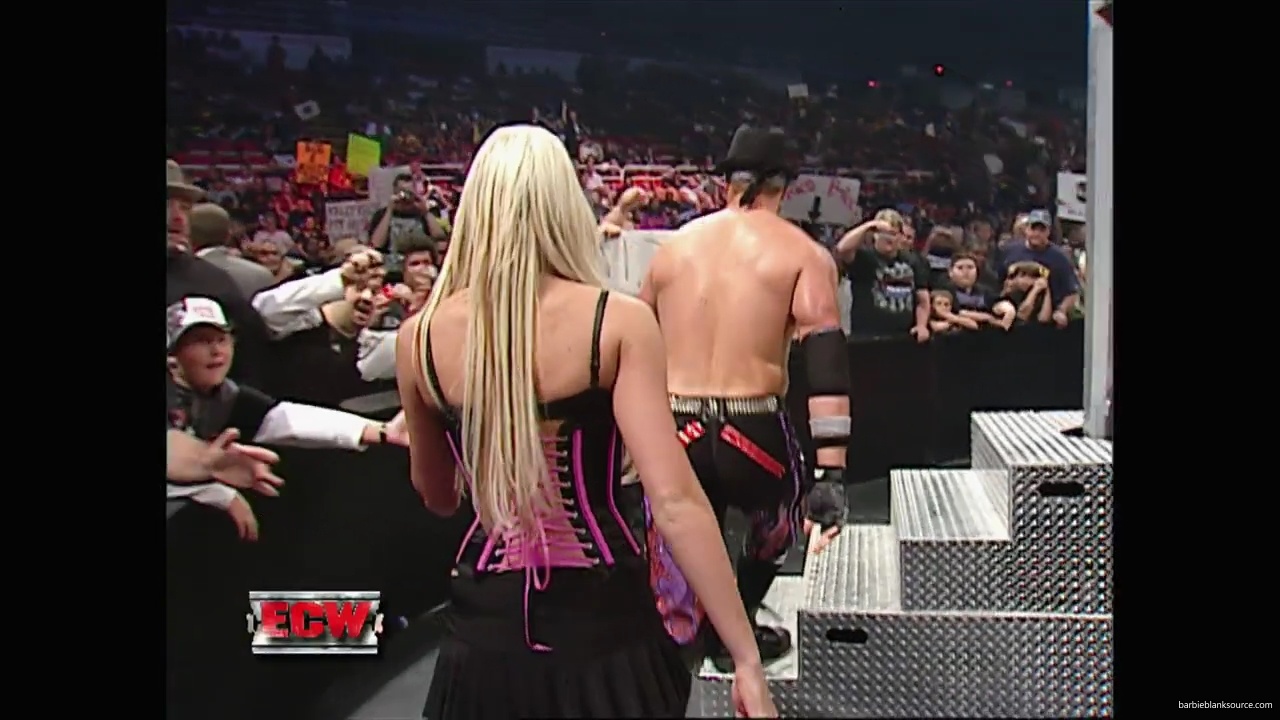 WWE_ECW_10_09_07_Kelly_Ringside_mp40280.jpg