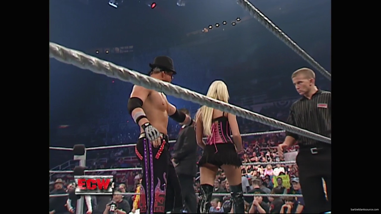 WWE_ECW_10_09_07_Kelly_Ringside_mp40299.jpg